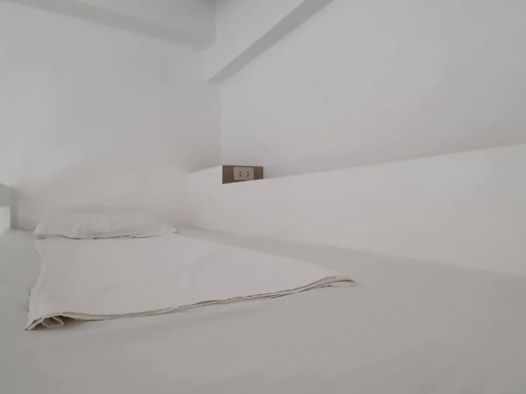 필리핀 세부 EV어학원 4인실 이층침대 상단 침상
