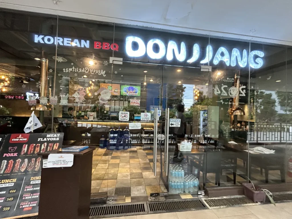 필리핀 세부 EV어학원 시티캠퍼스 1대1 수업실 책상과 의자