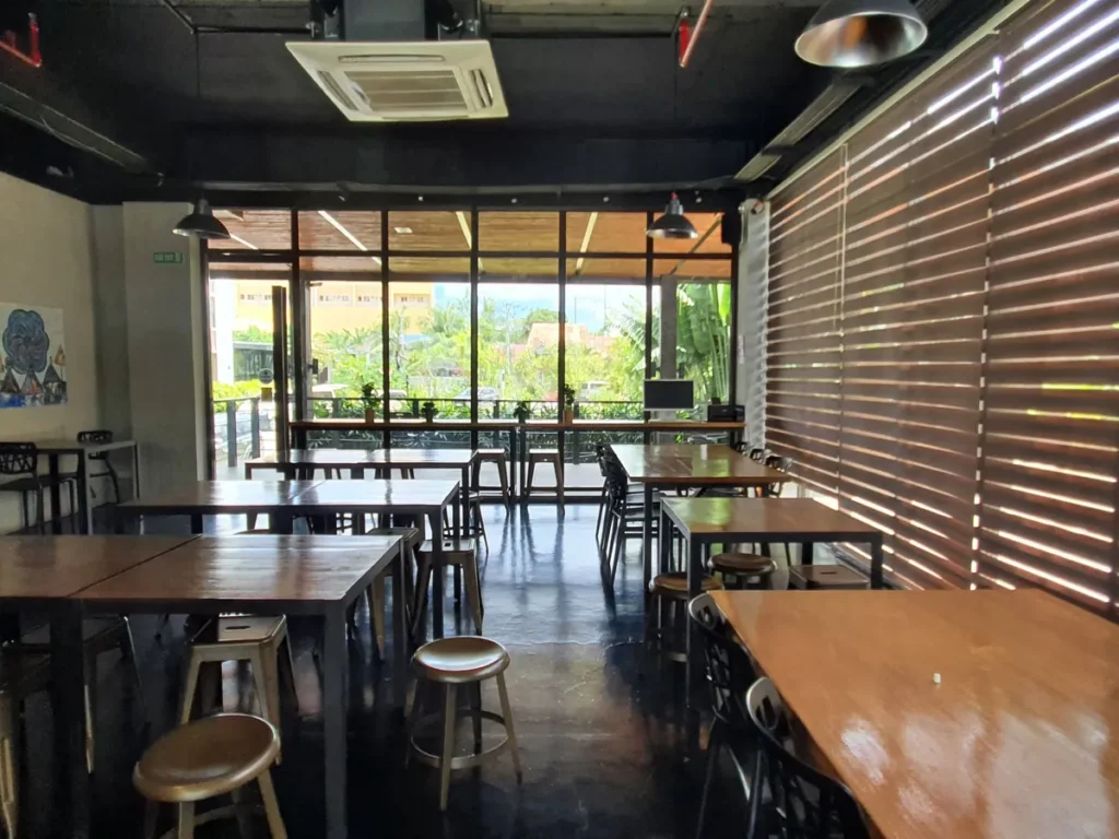 필리핀 세부 EV어학원 식당 우드블라인드 카페 공간