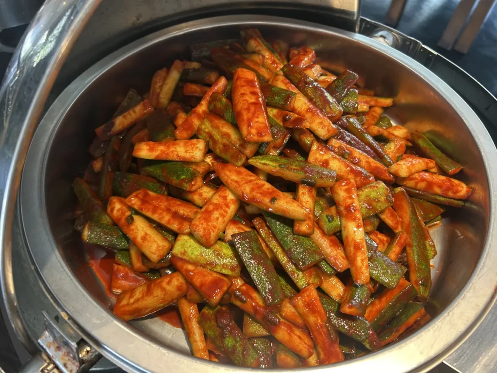필리핀 세부 EV어학원 매콤한 오크라 볶음 배식