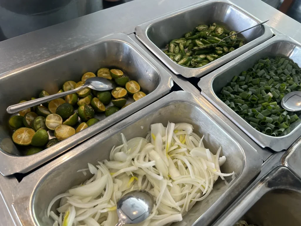 필리핀 세부 EV어학원 양파 칼라만시 부재료 배식대