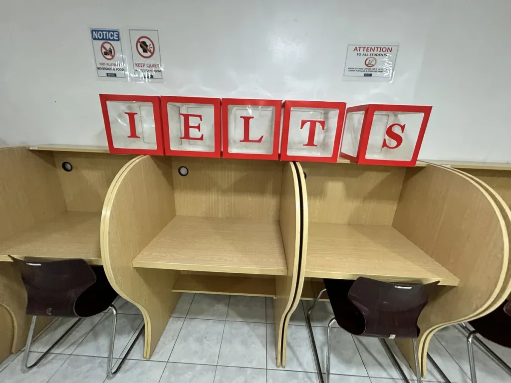 필리핀 세부 IMS어학원 자습실 IELTS 표시 개인 부스