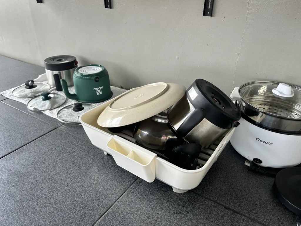 필리핀 세부 IMS어학원 공용주방 전기밥솥과 조리기구