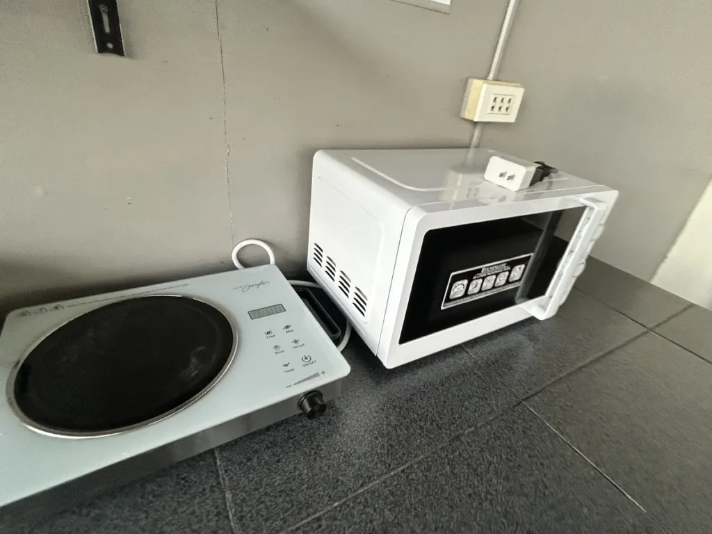 필리핀 세부 IMS어학원 공용주방 인덕션과 미니 오븐