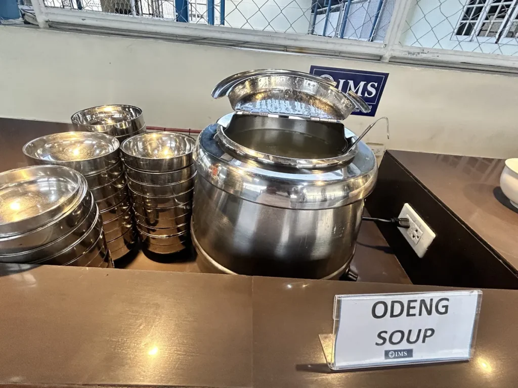 필리핀 세부 IMS어학원 식당 오뎅 국통과 그릇 진열