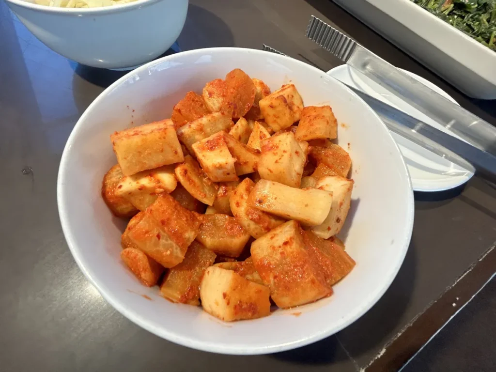 필리핀 세부 IMS어학원 식사 매콤한 깍두기 한 그릇