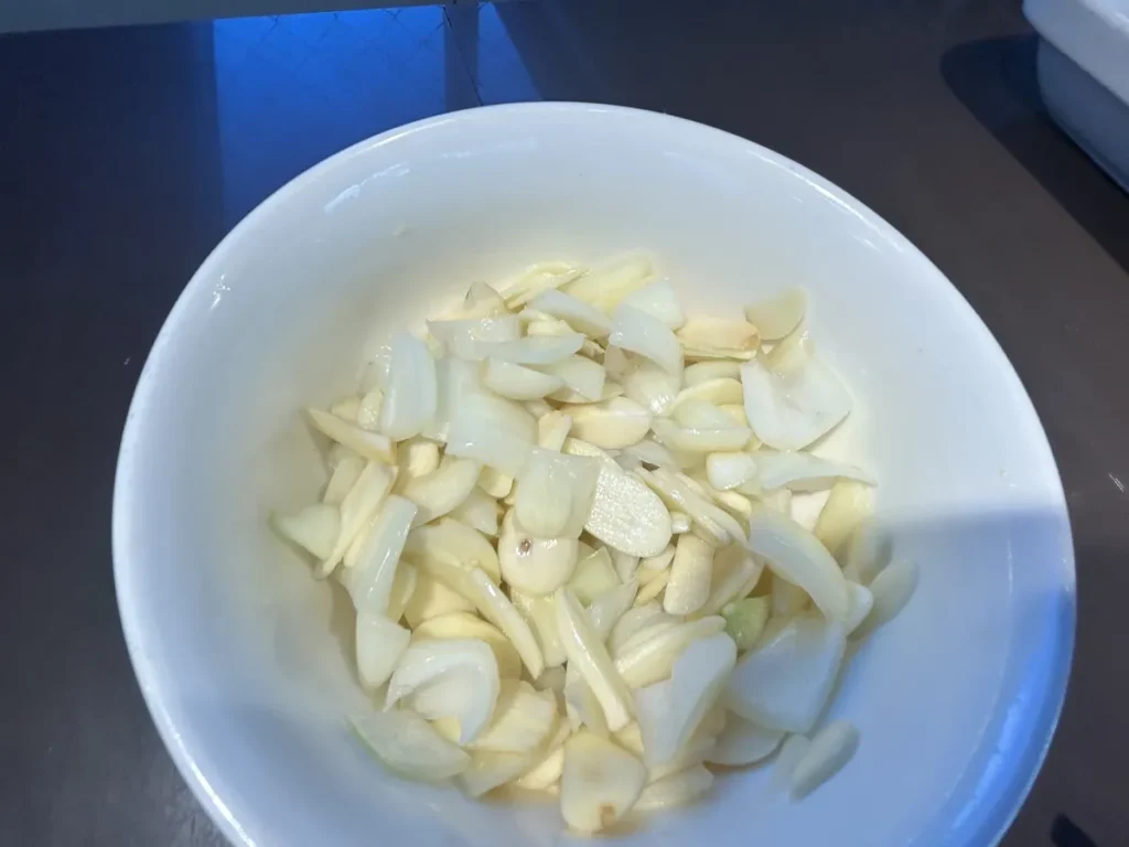 필리핀 세부 IMS어학원 식사 마늘 양파 무침 반찬