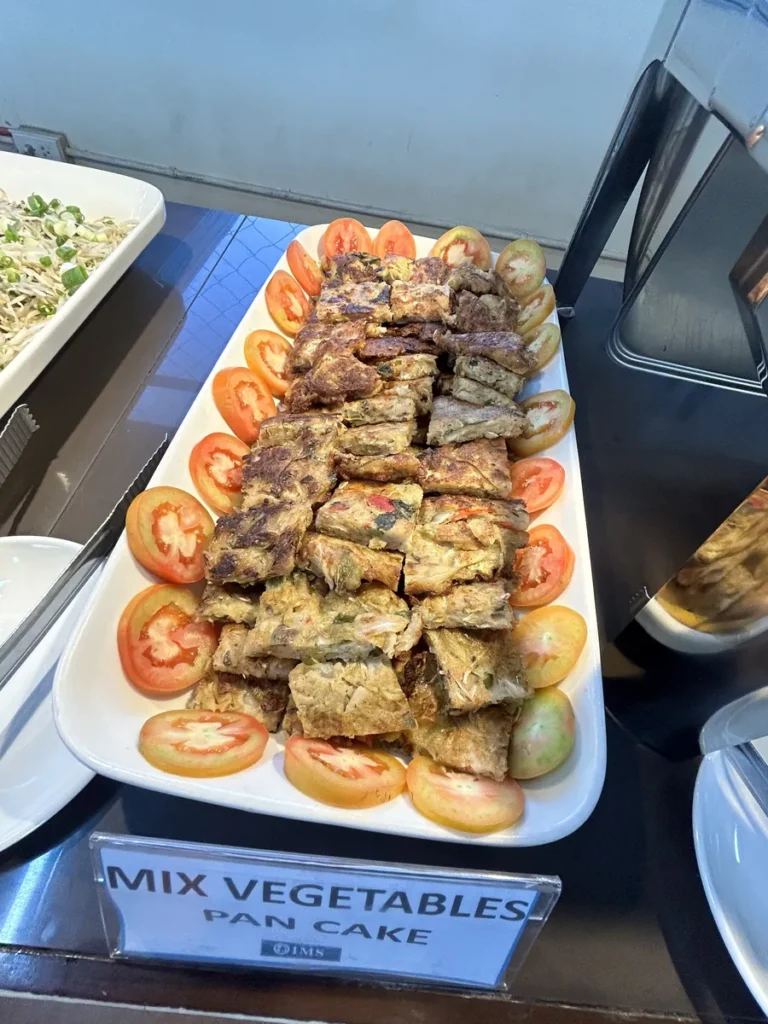 필리핀 세부 IMS어학원 식사 모듬 야채전과 토마토