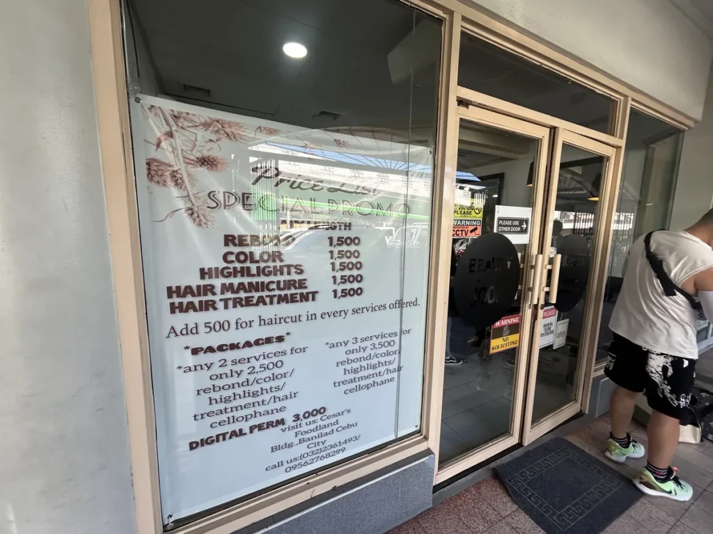 필리핀 세부 IMS어학원 주변 상권 미용실 가격표와 매장 출입문