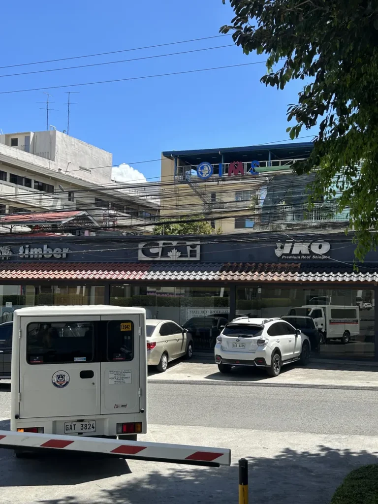 필리핀 세부 IMS어학원 주변 상권 길 건너 상가 건물과 거리 풍경