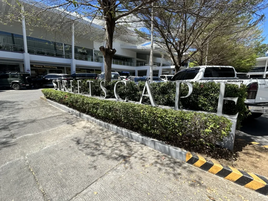 필리핀 세부 IMS어학원 주변 아케이드몰 스트리트스케이프 사인과 주차장