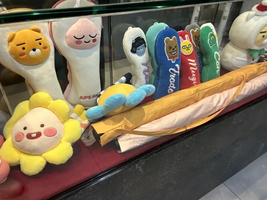 필리핀 세부 IMS어학원 주변 아케이드몰 카카오프렌즈 캐릭터 굿즈 진열