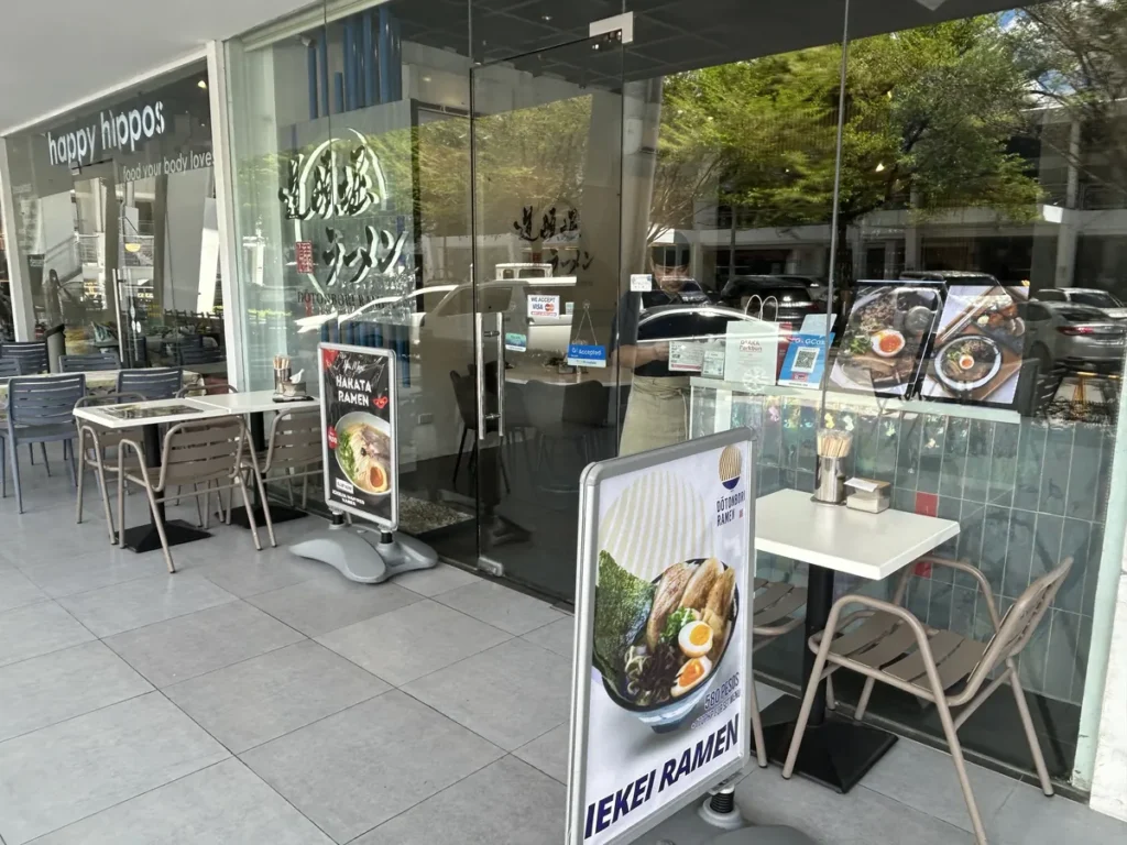필리핀 세부 IMS어학원 주변 아케이드몰 이에케이 라멘집 야외 좌석