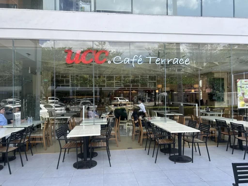 필리핀 세부 IMS어학원 주변 아케이드몰 UCC 카페 테라스 좌석