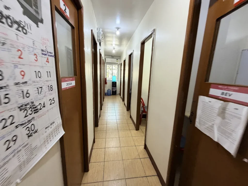필리핀 바기오 JIC어학원 수업실 1대1 부스 복도
