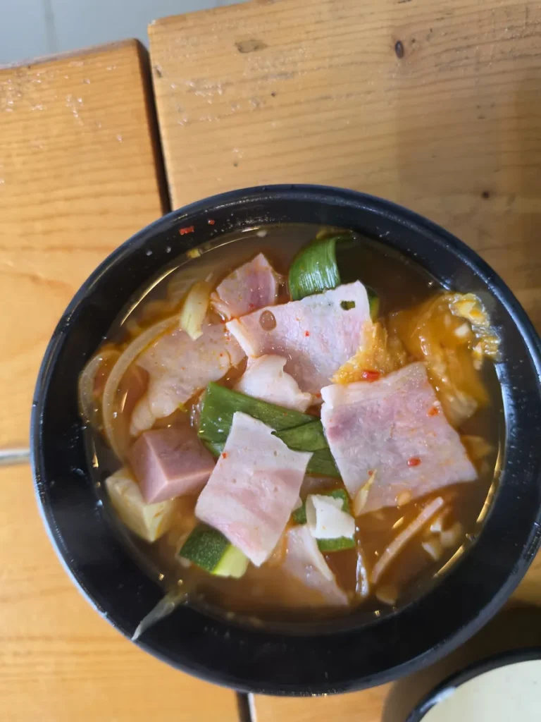 필리핀 바기오 JIC어학원 햄 채소 김치찌개 한 그릇
