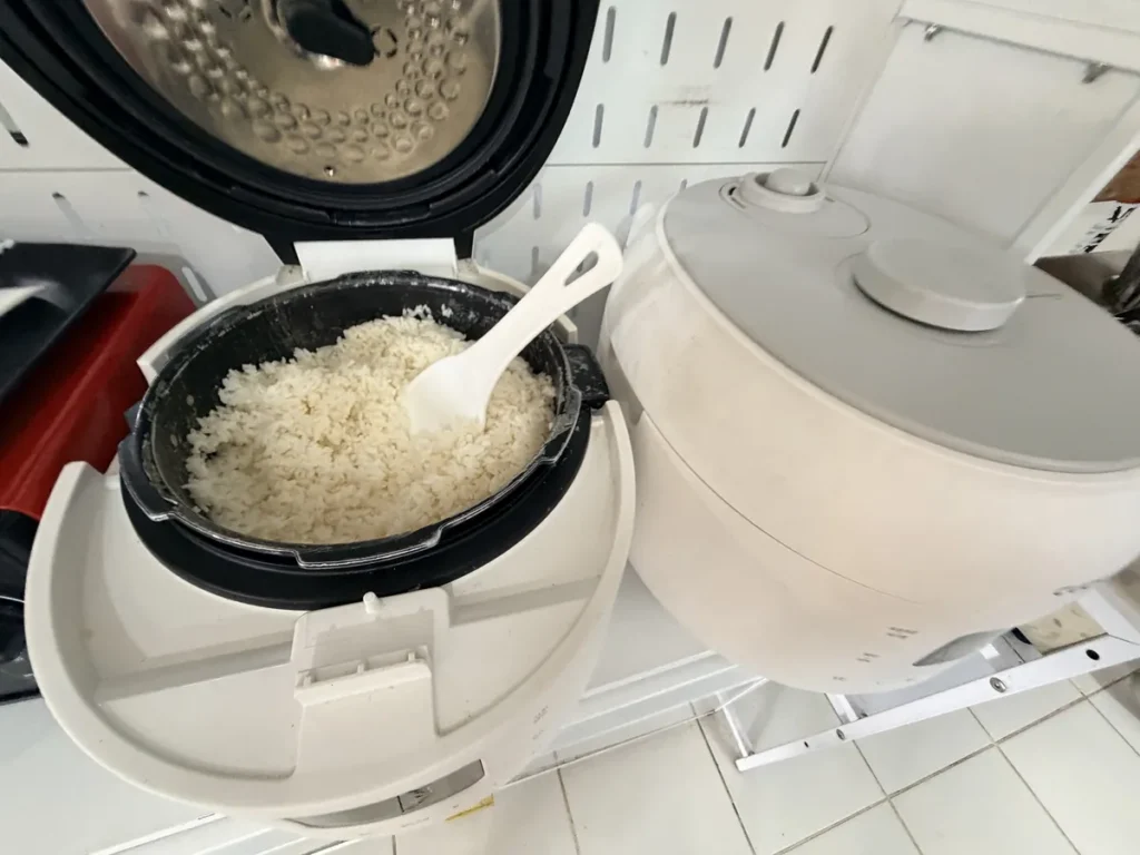 필리핀 바기오 JIC어학원 밥솥에서 갓 지은 흰쌀밥