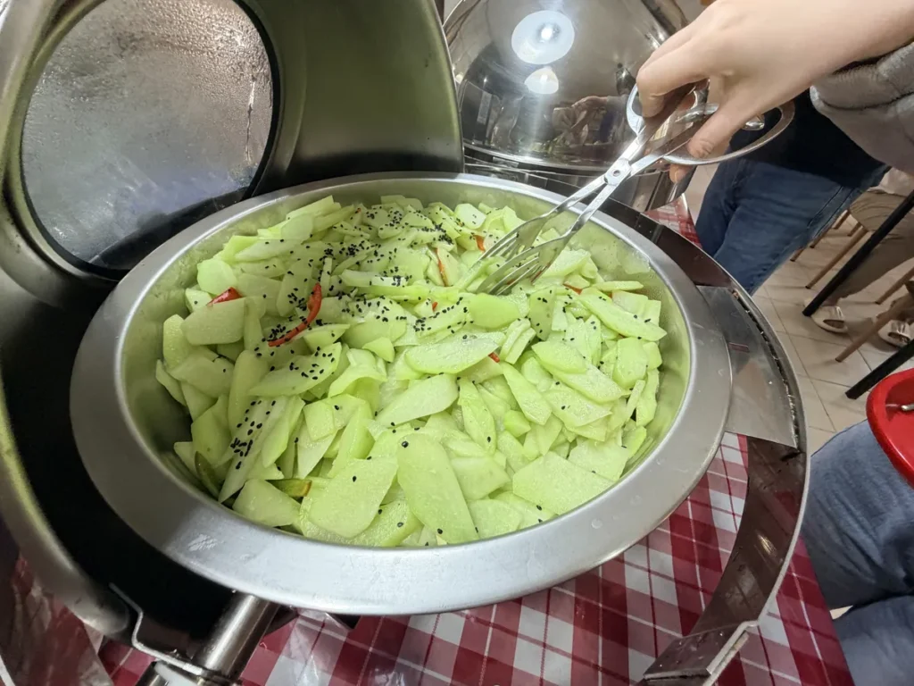 필리핀 바기오 JIC어학원 뷔페 채소 무침 보온통 배식