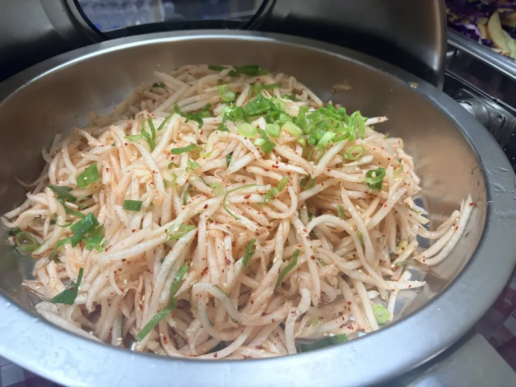 필리핀 바기오 JIC어학원 뷔페 무생채 채소 반찬 보온통