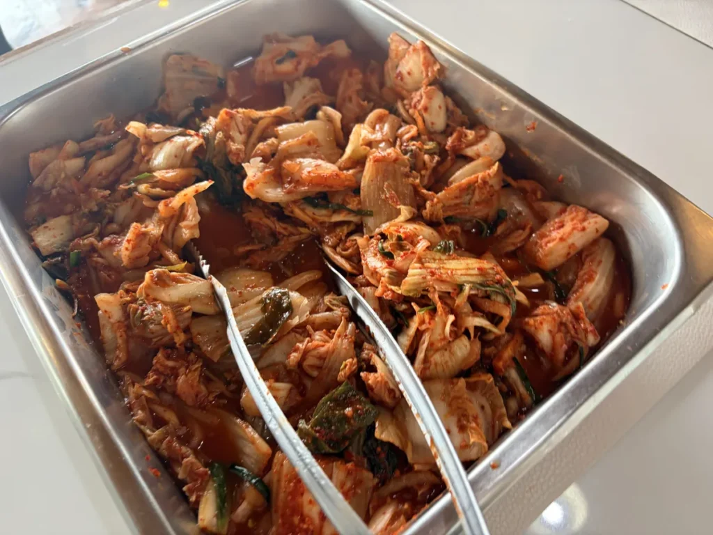 필리핀 바기오 JIC어학원 식사 매콤한 배추김치 배식 통