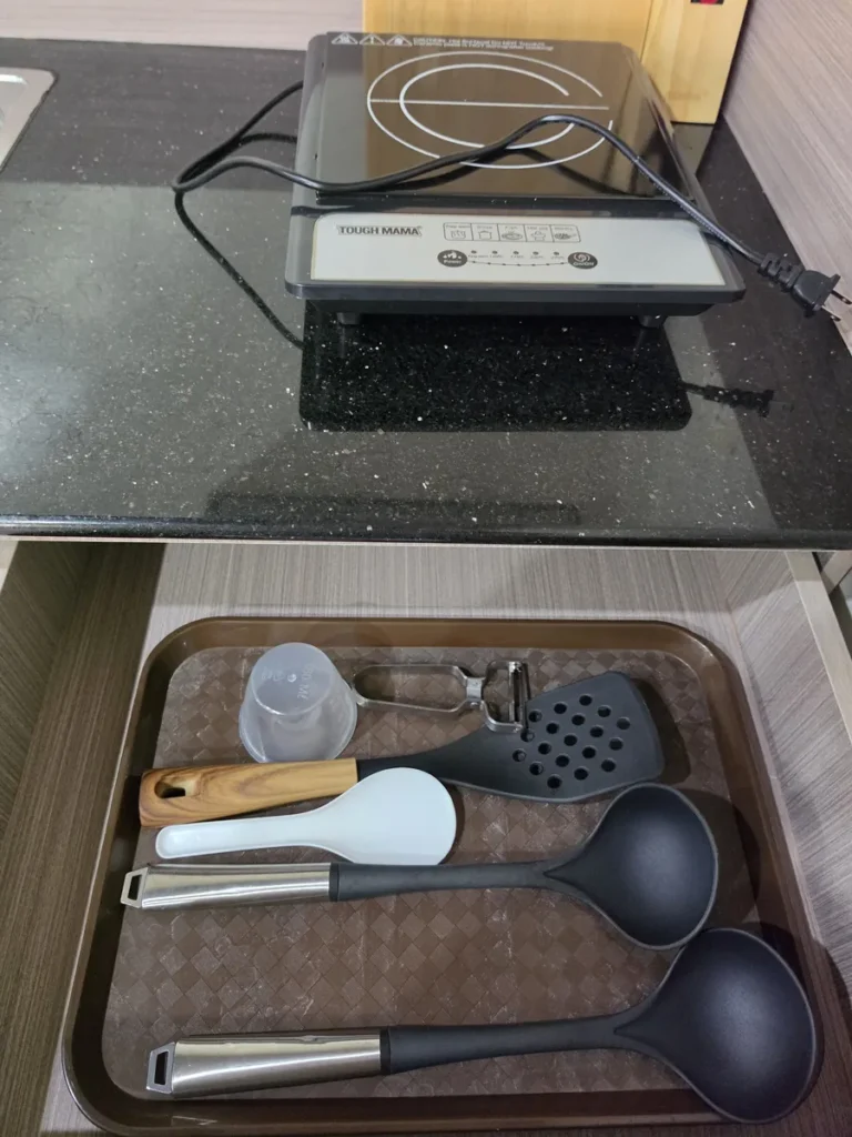 필리핀 바기오 MONOL어학원 프리미엄A 객실 주방 인덕션과 조리도구