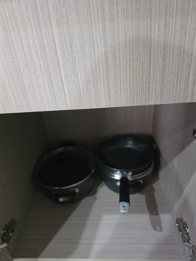 필리핀 바기오 MONOL어학원 프리미엄A 객실 수납장 냄비 비치