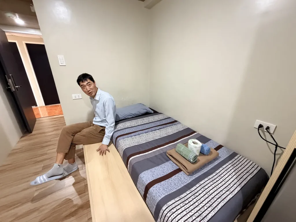 필리핀 바기오 MONOL어학원 1인실 스탠다드 싱글 침대 객실 전경