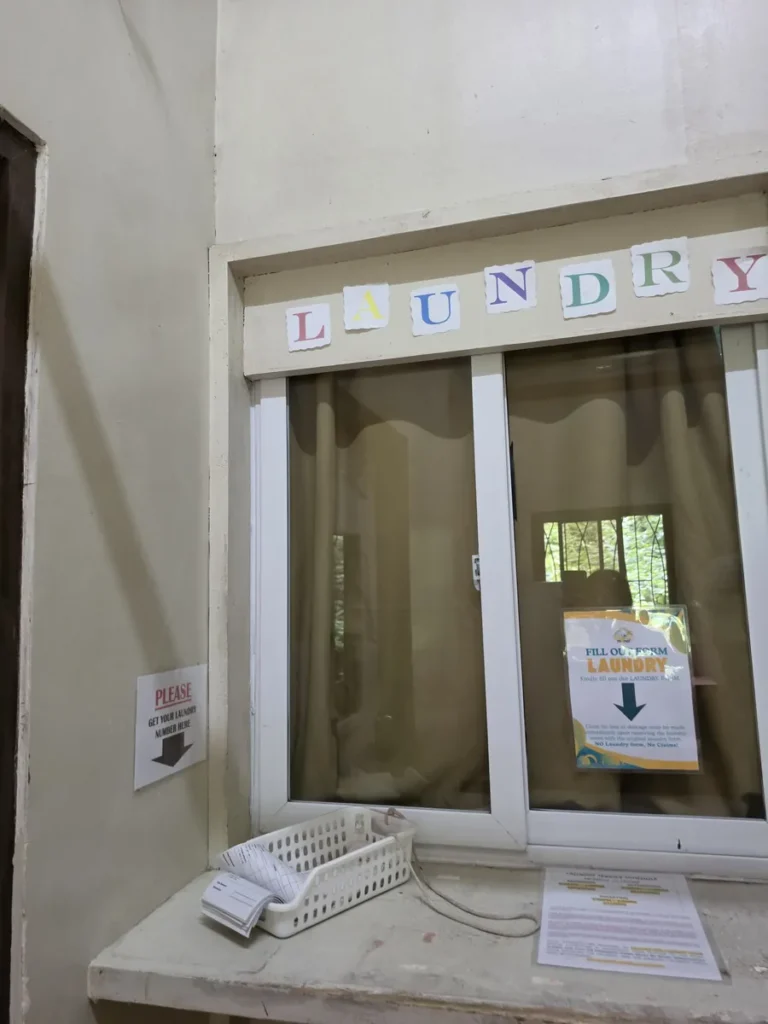 필리핀 바기오 MONOL어학원 세탁실 LAUNDRY 접수 창구