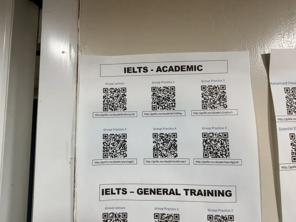 필리핀 바기오 MONOL어학원 오피스 IELTS 교재 QR코드 게시