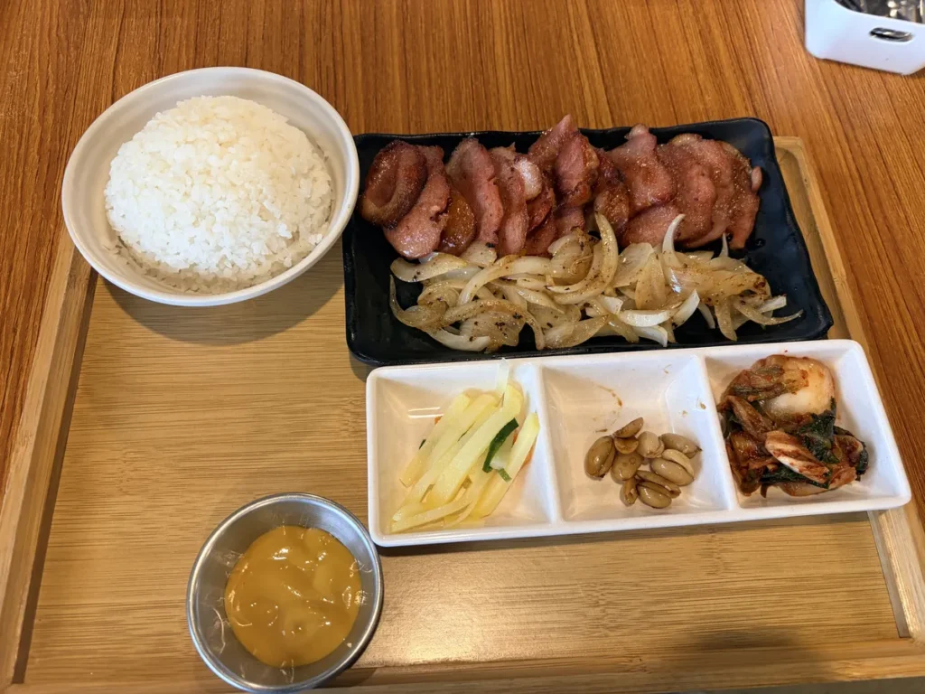 필리핀 바기오 MONOL어학원 식사 구운 고기와 밥 반찬 정식