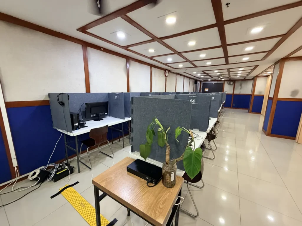 필리핀 바기오 PINES어학원 IELTS 시험장 번호 칸막이석