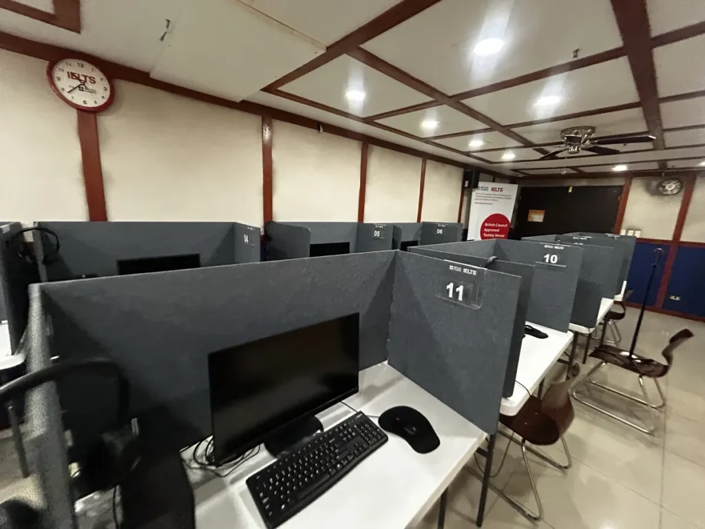 필리핀 바기오 PINES어학원 IELTS 시험장 번호판과 벽시계