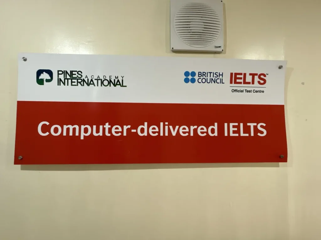필리핀 바기오 PINES어학원 컴퓨터 IELTS 공인 안내판