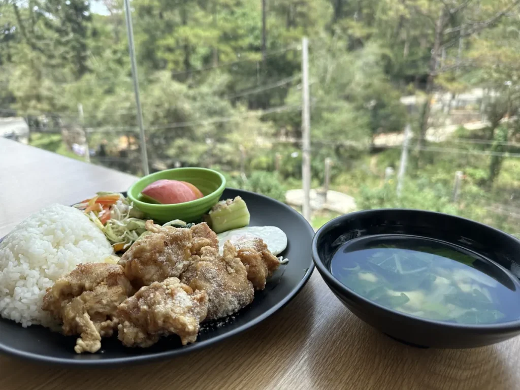 필리핀 바기오 PINES어학원 식사 흰밥과 닭튀김·맑은국 정식