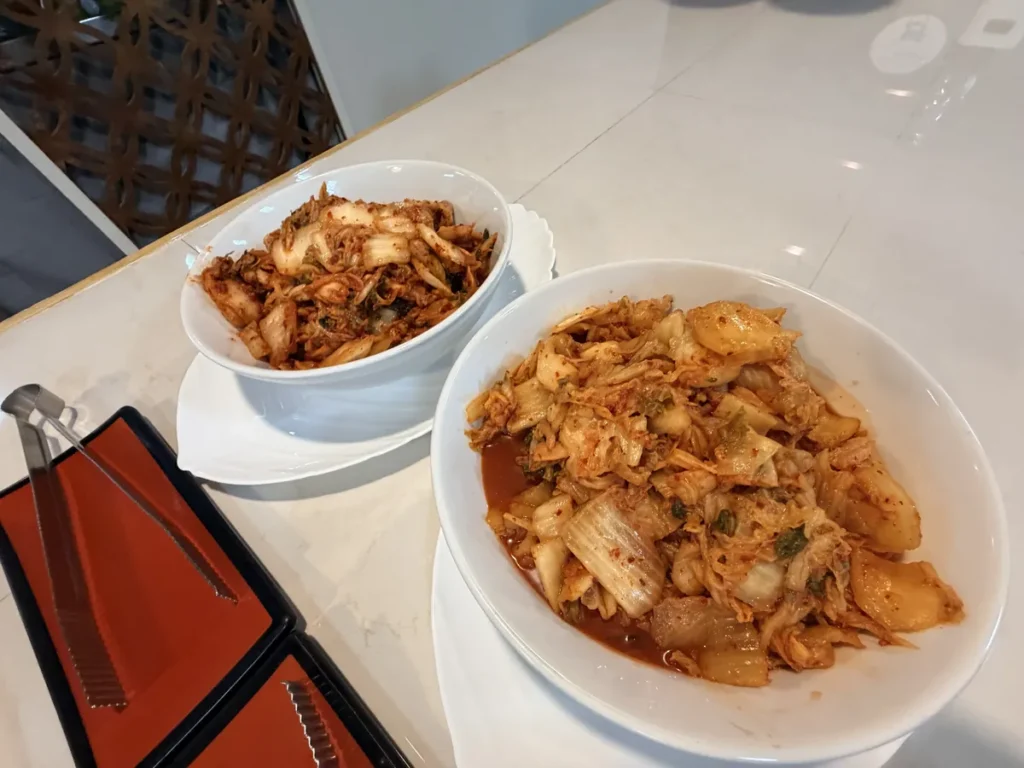 필리핀 바기오 PINES어학원 식사 배추김치 두 그릇