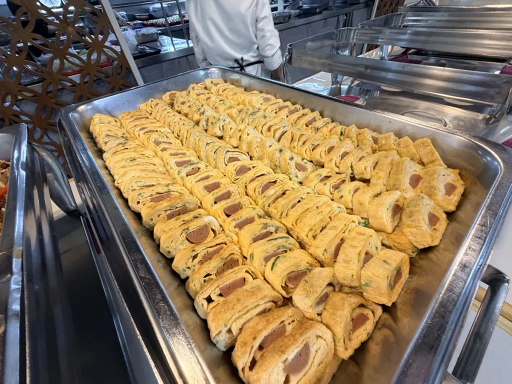필리핀 바기오 PINES어학원 식사 소시지 넣은 계란말이