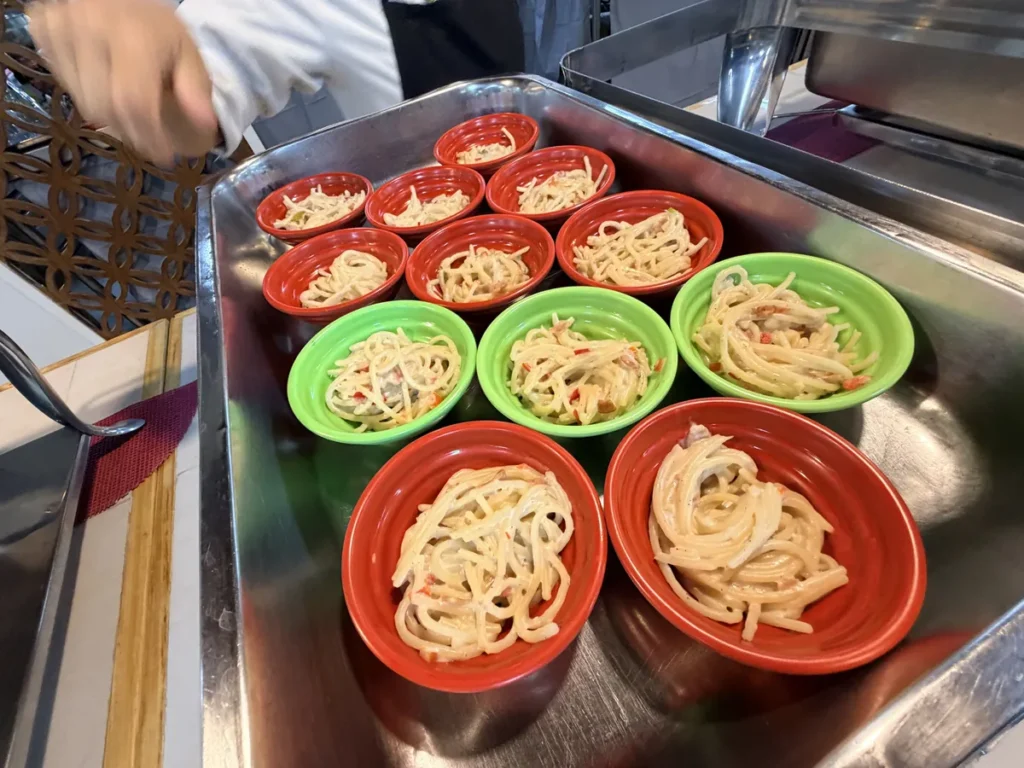 필리핀 바기오 PINES어학원 식사 크림 스파게티 1인분 컵