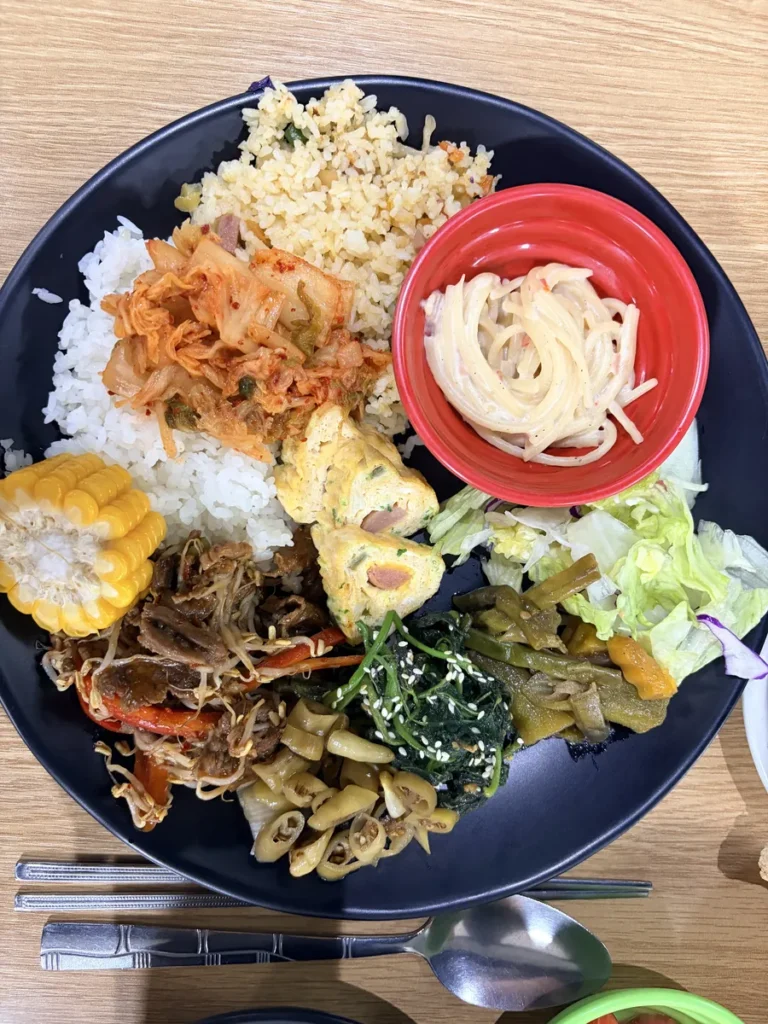 필리핀 바기오 PINES어학원 식사 밥·김치·불고기·스파게티 한 접시