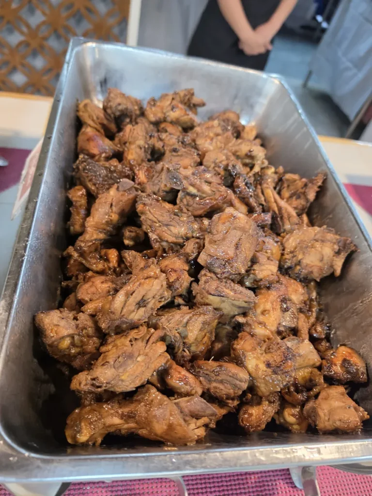 필리핀 바기오 PINES어학원 식사 양념 닭고기 조림