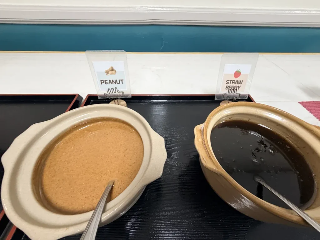 필리핀 바기오 PINES어학원 식사 땅콩버터와 딸기잼 단지