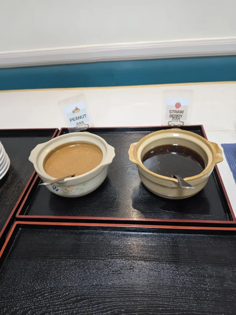 필리핀 바기오 PINES어학원 식사 땅콩버터와 딸기잼 단지