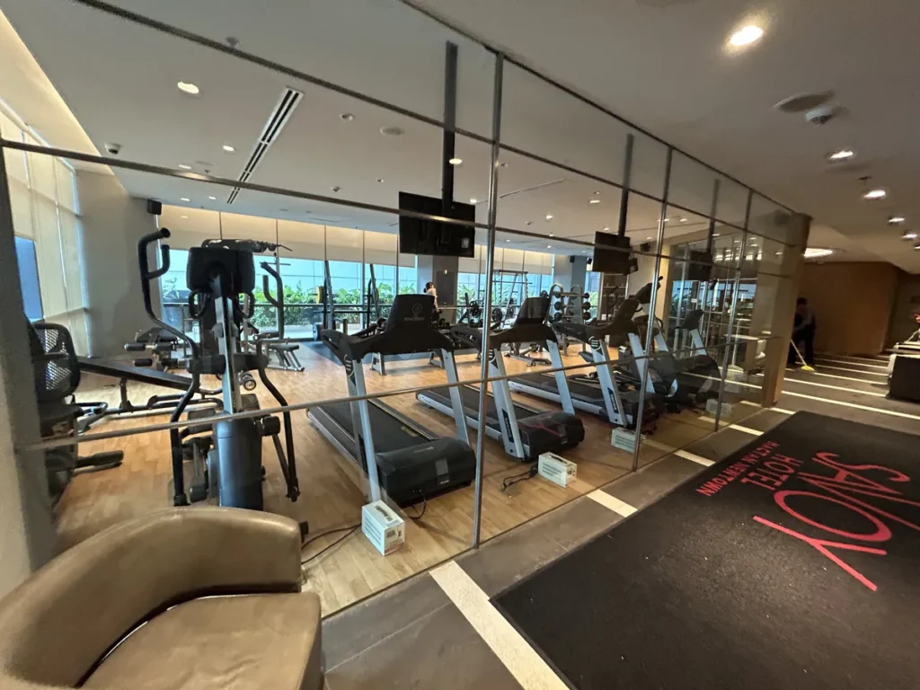 필리핀 막탄 QQ어학원 외부숙소 헬스장 유산소 기구 전경