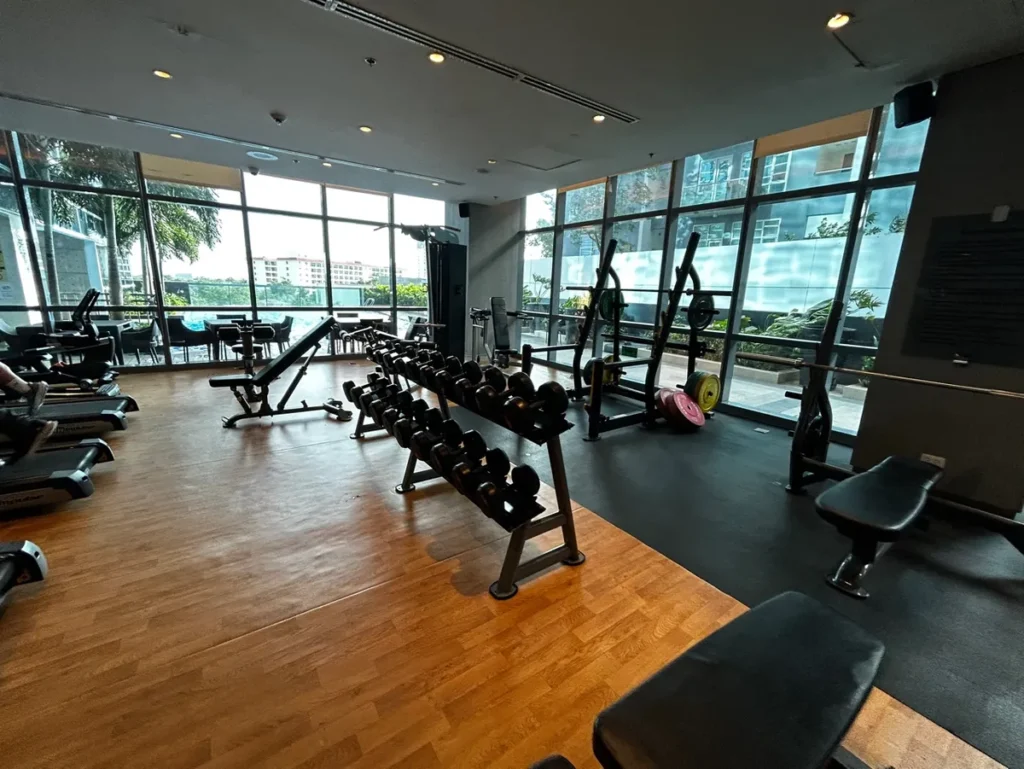 필리핀 막탄 QQ어학원 외부숙소 통창 헬스장 웨이트 구역