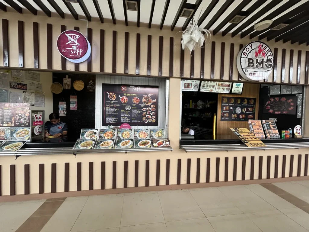 필리핀 막탄 QQ어학원 주변 상권 메뉴 진열한 푸드코트 식당가