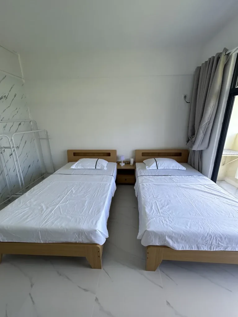 필리핀 세부 B CEBU어학원 기숙사 2인실 나란한 싱글 침대