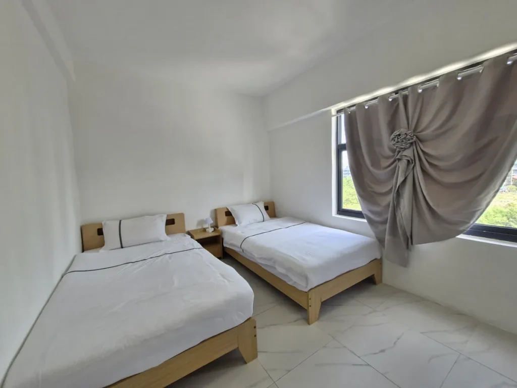 필리핀 세부 B CEBU어학원 기숙사 2인실 침실 침대 2개