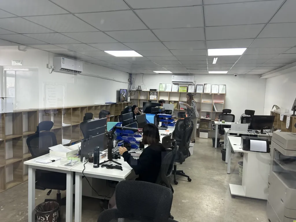필리핀 세부 B CEBU어학원 오피스 직원 근무 사무실 내부
