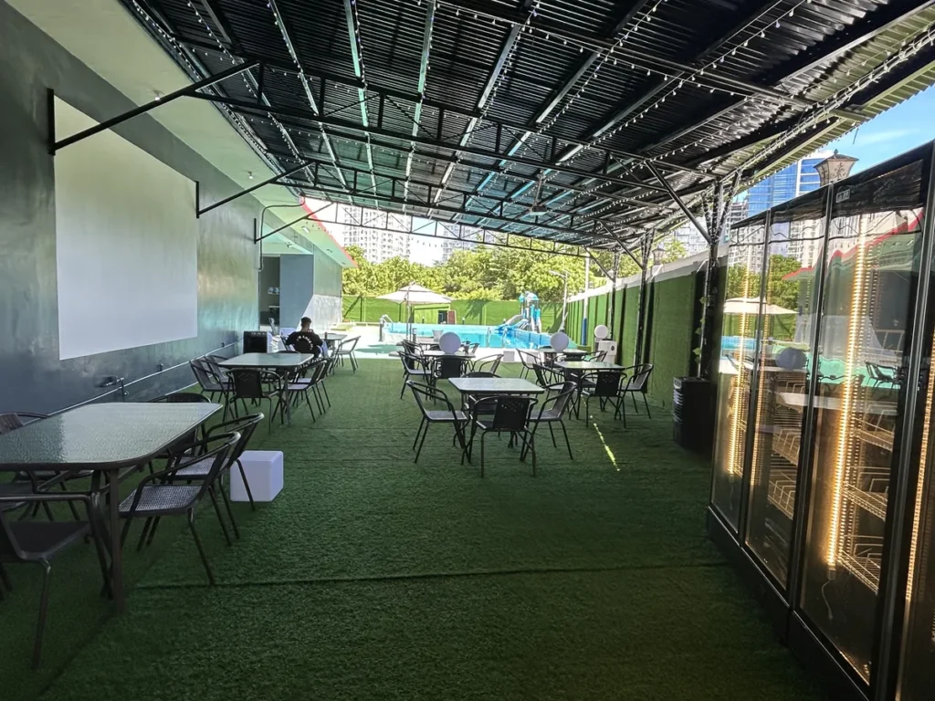 필리핀 세부 B CEBU어학원 수영장 인조잔디 테라스와 풀
