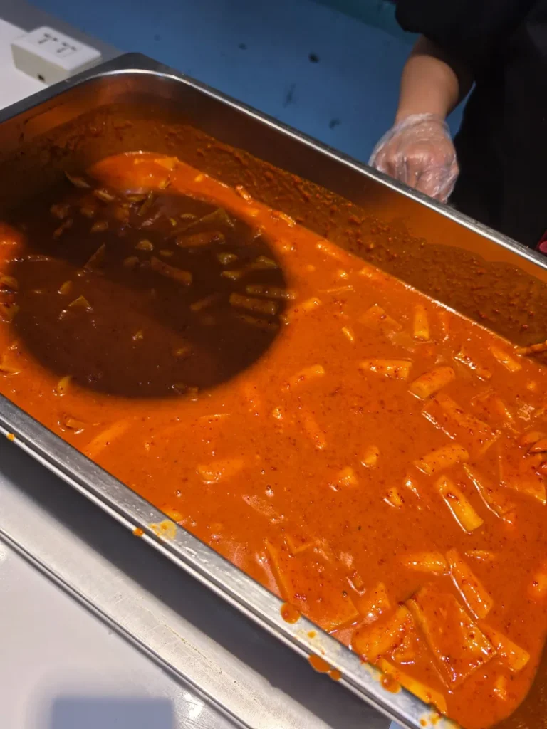 필리핀 세부 B CEBU어학원 식사 빨간 국물의 떡볶이