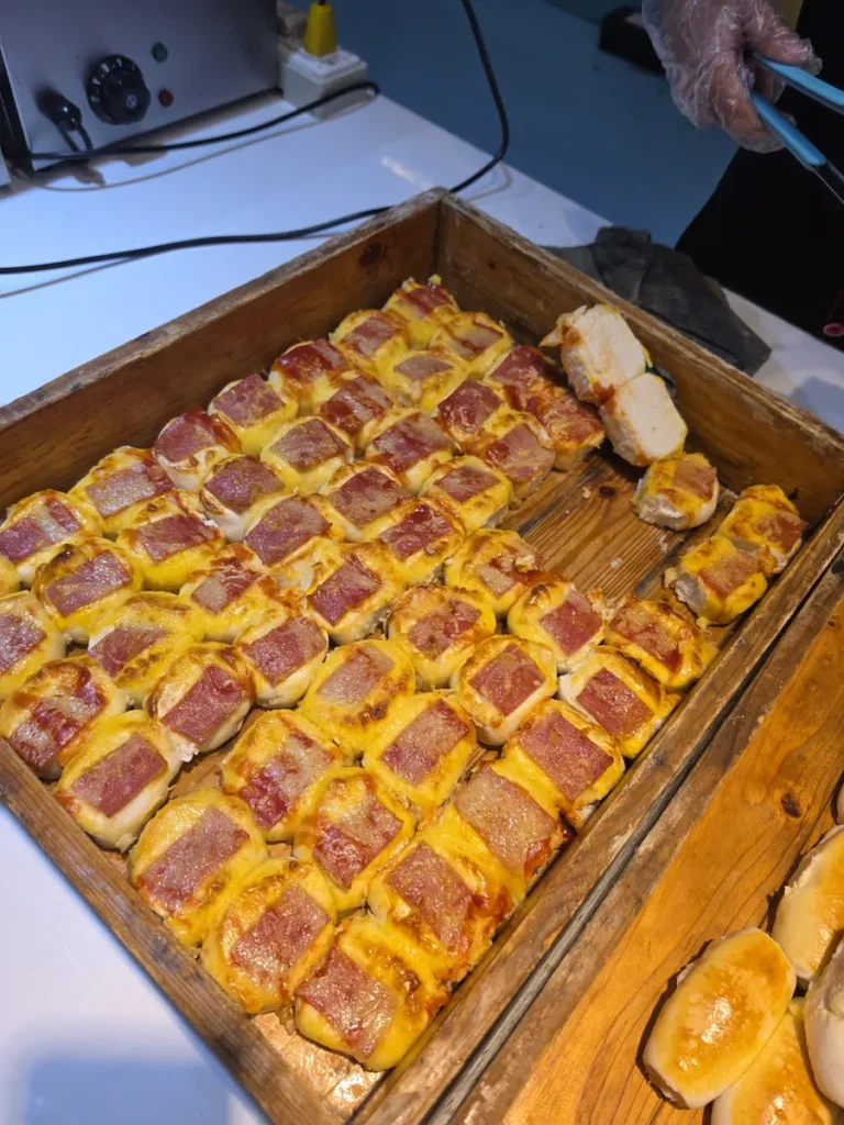 필리핀 세부 B CEBU어학원 식사 베이컨 올린 구운 빵